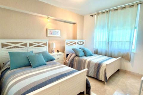 Condo in Aventura, Florida, 3 bedrooms  № 2015465 - photo 28