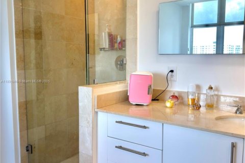 Condo in Aventura, Florida, 3 bedrooms  № 2015465 - photo 24