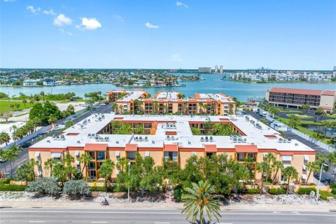Condominio en Saint Pete Beach, Florida, 1 dormitorio  № 2148846