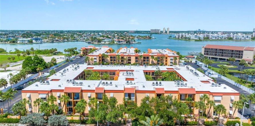 Condominio en Saint Pete Beach, Florida, 1 dormitorio № 2148846