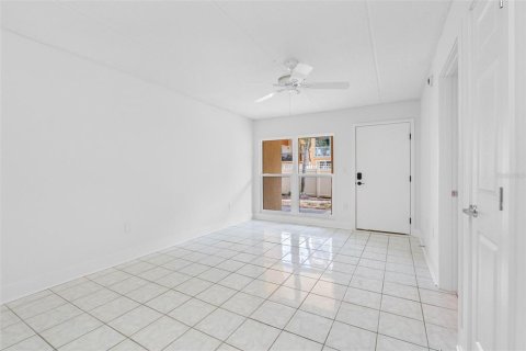 Condominio en venta en Saint Pete Beach, Florida, 1 dormitorio, 43.66 m2 № 2148846 - foto 8