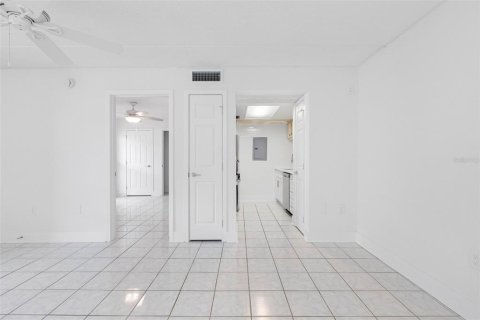 Condominio en venta en Saint Pete Beach, Florida, 1 dormitorio, 43.66 m2 № 2148846 - foto 11