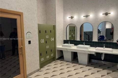 Condo in Miami, Florida, 2 bedrooms  № 2052801 - photo 24