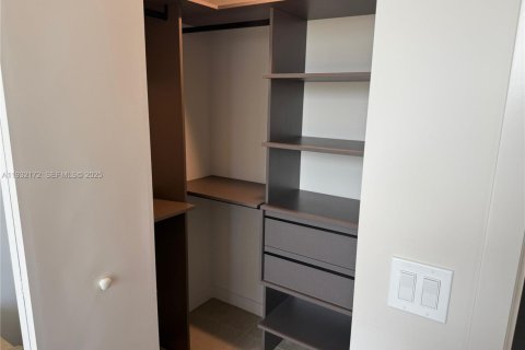 Condo in Miami, Florida, 2 bedrooms  № 2052801 - photo 9