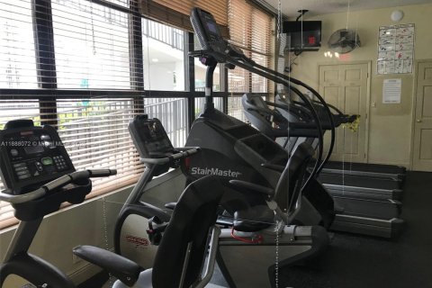 Condo in Hallandale Beach, Florida, 1 bedroom  № 2013792 - photo 17