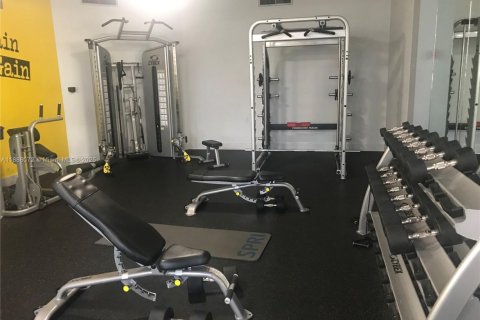 Condo in Hallandale Beach, Florida, 1 bedroom  № 2013792 - photo 18