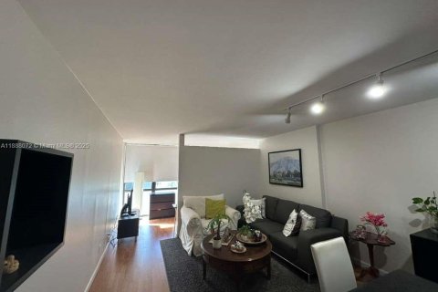 Condo in Hallandale Beach, Florida, 1 bedroom  № 2013792 - photo 27