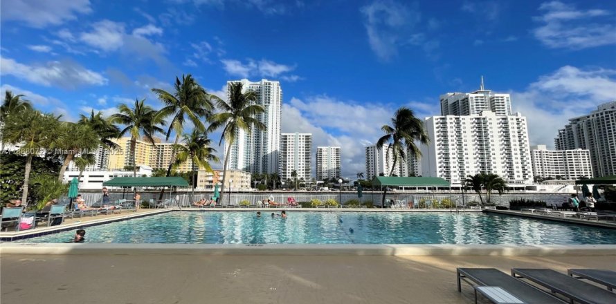 Condo in Hallandale Beach, Florida, 1 bedroom  № 2013792