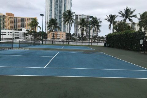 Condo in Hallandale Beach, Florida, 1 bedroom  № 2013792 - photo 21