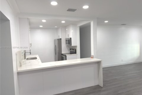 Villa ou maison à louer à Hollywood, Floride: 3 chambres, 135.54 m2 № 2046335 - photo 12