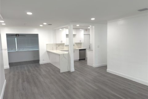 Villa ou maison à louer à Hollywood, Floride: 3 chambres, 135.54 m2 № 2046335 - photo 8