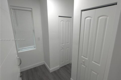 Villa ou maison à louer à Hollywood, Floride: 3 chambres, 135.54 m2 № 2046335 - photo 23