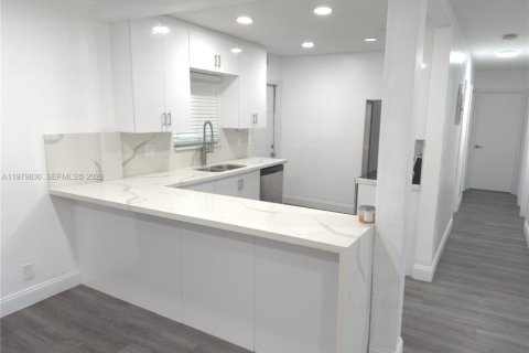 Villa ou maison à louer à Hollywood, Floride: 3 chambres, 135.54 m2 № 2046335 - photo 16