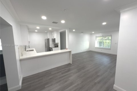 Villa ou maison à louer à Hollywood, Floride: 3 chambres, 135.54 m2 № 2046335 - photo 11