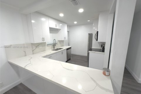 Villa ou maison à louer à Hollywood, Floride: 3 chambres, 135.54 m2 № 2046335 - photo 15