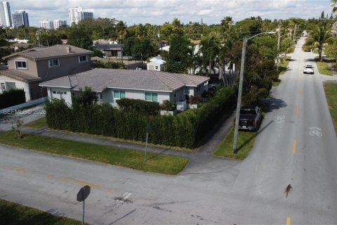 Villa ou maison à louer à Hollywood, Floride: 3 chambres, 135.54 m2 № 2046335 - photo 5