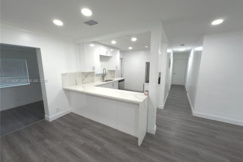 Villa ou maison à louer à Hollywood, Floride: 3 chambres, 135.54 m2 № 2046335 - photo 17