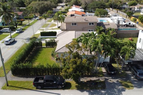 Villa ou maison à louer à Hollywood, Floride: 3 chambres, 135.54 m2 № 2046335 - photo 2
