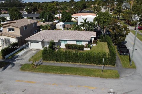 Villa ou maison à louer à Hollywood, Floride: 3 chambres, 135.54 m2 № 2046335 - photo 4