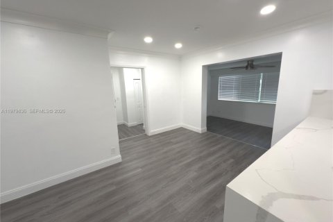 Villa ou maison à louer à Hollywood, Floride: 3 chambres, 135.54 m2 № 2046335 - photo 9