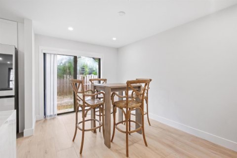 Villa ou maison à vendre à Fort Lauderdale, Floride: 4 chambres, 248.42 m2 № 2387930 - photo 11