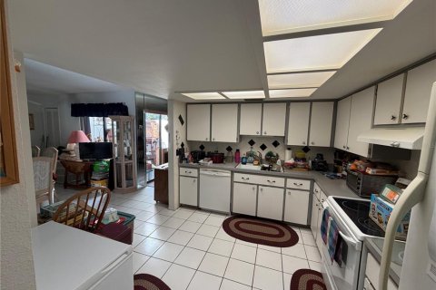 Condo in New Port Richey, Florida, 2 bedrooms  № 2223087 - photo 5
