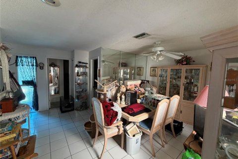 Condo in New Port Richey, Florida, 2 bedrooms  № 2223087 - photo 6