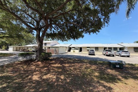 Condo in New Port Richey, Florida, 2 bedrooms  № 2223087 - photo 16
