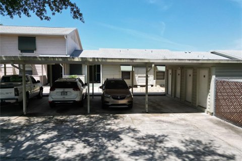Condo in New Port Richey, Florida, 2 bedrooms  № 2223087 - photo 2