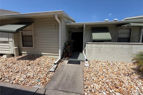 Condo in New Port Richey, Florida, 2 bedrooms  № 2223087 - photo 14