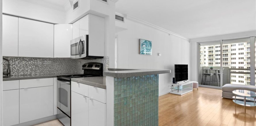 Кондоминиум с 1 спальней в Майами-Бич, Флорида № 1921300