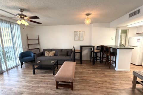 Condo in Miami, Florida, 1 bedroom  № 2023790 - photo 5