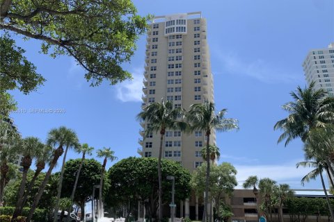 Condominio en Miami, Florida, 1 dormitorio  № 2023790