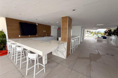 Condo in Miami, Florida, 1 bedroom  № 2023790 - photo 17