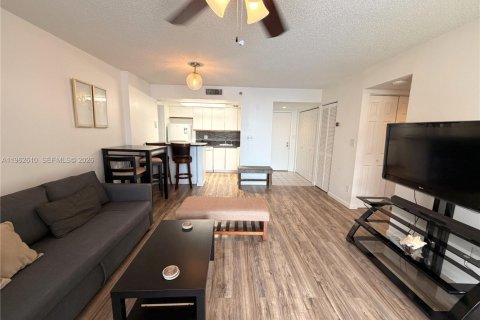 Condo in Miami, Florida, 1 bedroom  № 2023790 - photo 6