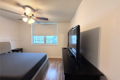 Condo in Miami, Florida, 1 bedroom  № 2023790 - photo 9