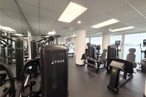 Condo in Miami, Florida, 1 bedroom  № 2023790 - photo 12