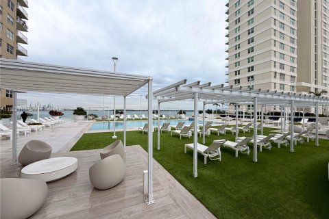Condo in Miami, Florida, 1 bedroom  № 2023790 - photo 15