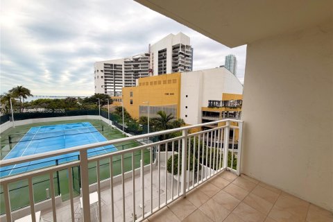 Condo in Miami, Florida, 1 bedroom  № 2023790 - photo 3