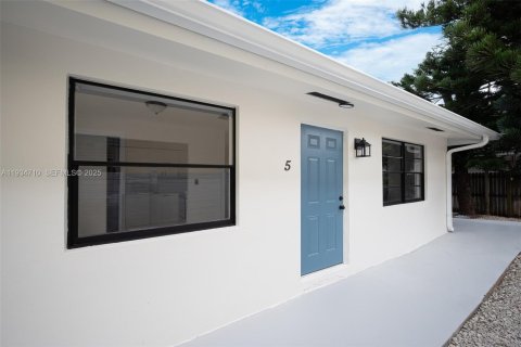 Casa en alquiler en Fort Lauderdale, Florida, 2 dormitorios, 83.61 m2 № 1992921 - foto 2