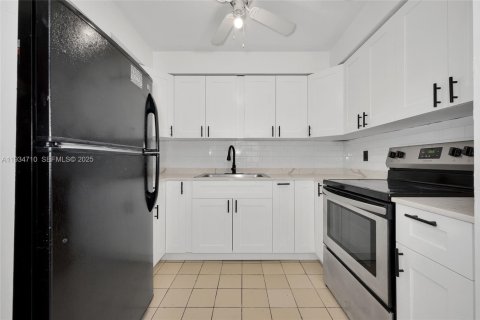 Casa en alquiler en Fort Lauderdale, Florida, 2 dormitorios, 83.61 m2 № 1992921 - foto 8