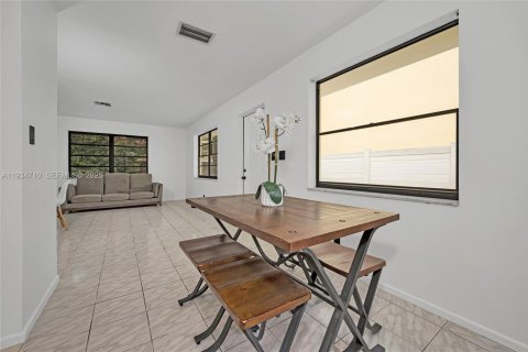 Casa en alquiler en Fort Lauderdale, Florida, 2 dormitorios, 83.61 m2 № 1992921 - foto 7