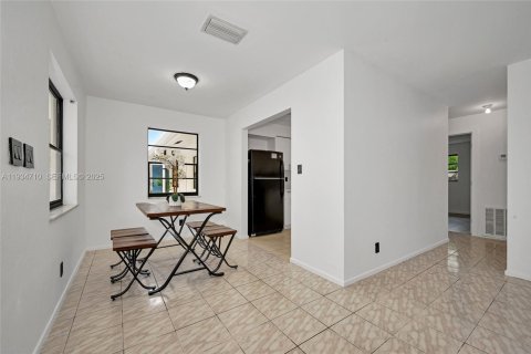 Casa en alquiler en Fort Lauderdale, Florida, 2 dormitorios, 83.61 m2 № 1992921 - foto 6