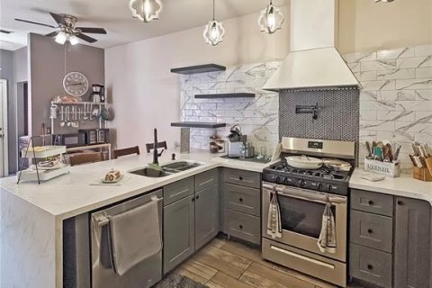 Townhouse in DeLand, Florida 3 bedrooms, 152.08 sq.m. № 1649590 - photo 6