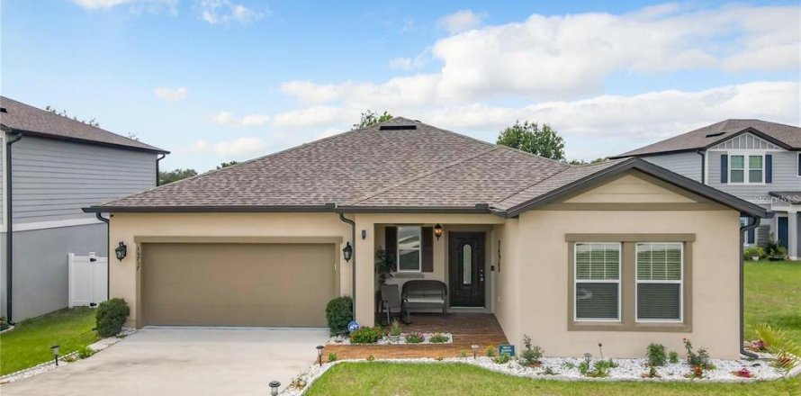 House in Mascotte, Florida 3 bedrooms, 159.05 sq.m. № 1855922