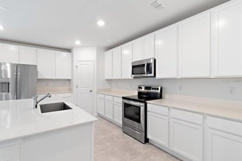 Villa ou maison à louer à Eagle Lake, Floride: 5 chambres, 220.18 m2 № 2426838 - photo 6