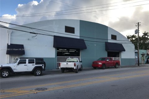 Коммерческая недвижимость в Майами, Флорида № 2035858