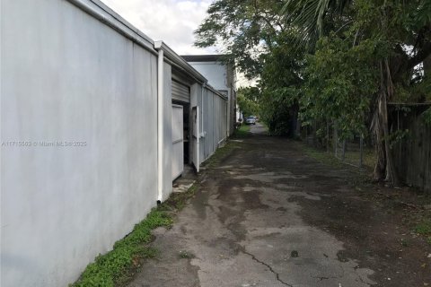 Купить коммерческую недвижимость в Майами, Флорида № 2035858 - фото 10