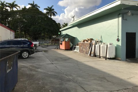 Купить коммерческую недвижимость в Майами, Флорида № 2035858 - фото 22
