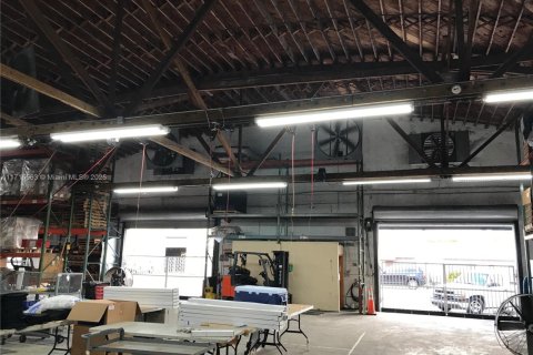 Купить коммерческую недвижимость в Майами, Флорида № 2035858 - фото 7